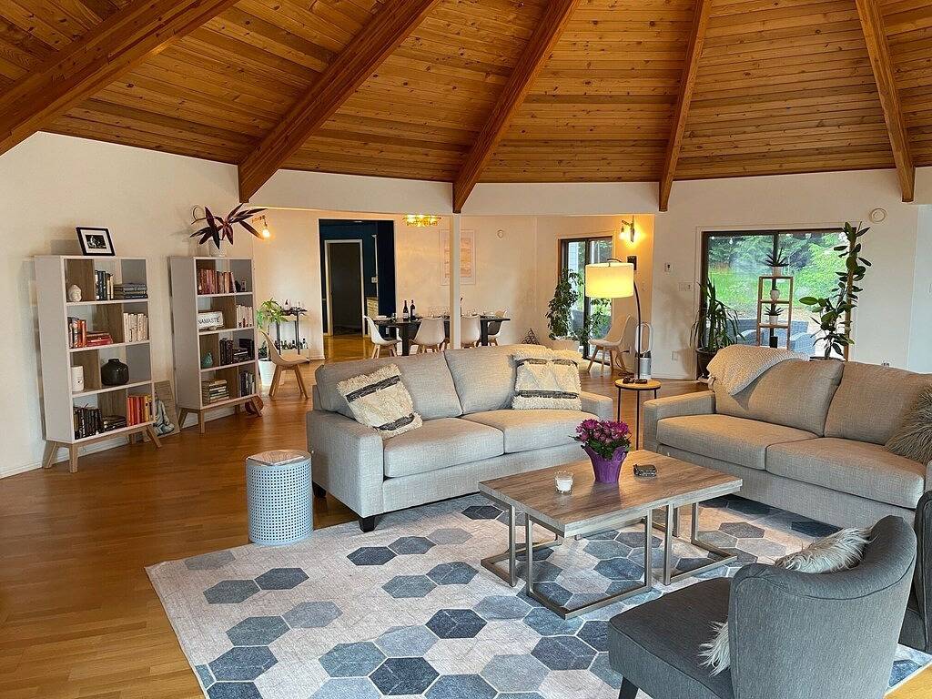 Unique and Stunning 3 Bedroom Home with Ocean View in Sechelt, Sunshine Coast Regional District