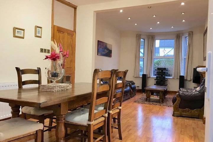 Ferienhaus für 10 Personen, mit Pool und Garten sowie Whirlpool, mit Haustier in Devon