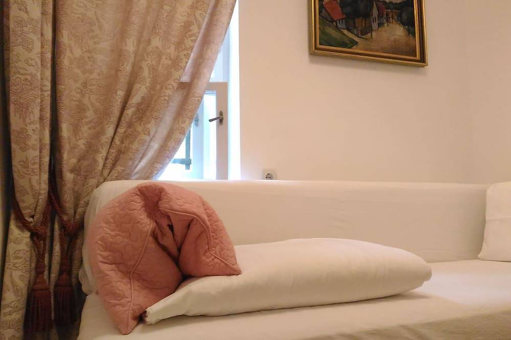 Apartamento entero, Artsu Danubio con vista al río Apartamento de 2 dormitorios en planta superior individual diseñado con arte + aire acondicionado in Budapest, Közép-Magyarország