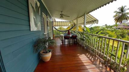 Location de vacances pour 4 personnes, avec jardin et terrasse dans Plage de Petite Anse