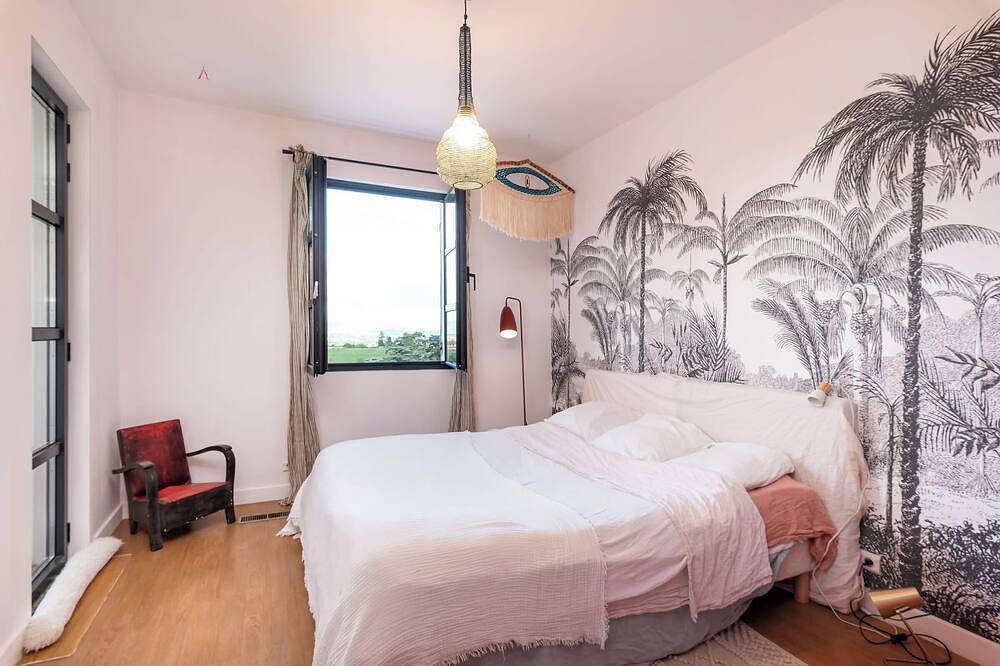 L’Intemporel – Bright family home with exceptional pool and view in Limonest, Rhône