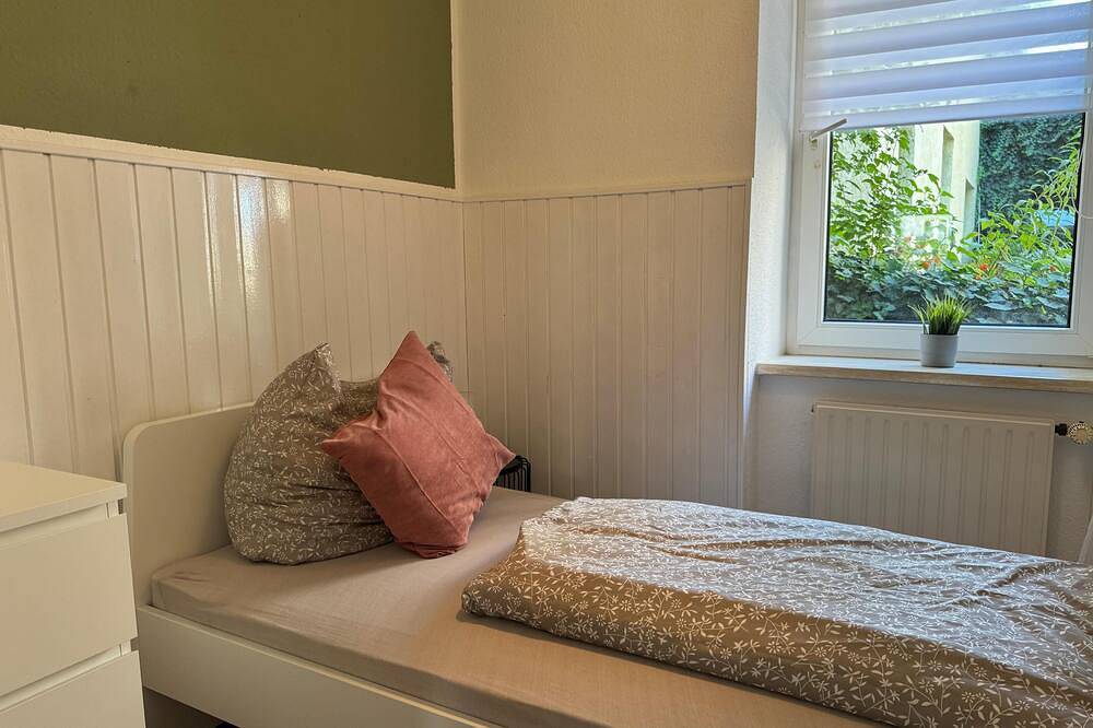 Entire apartment, Simple apartment \"Hannes\" in Halle including parking space in Halle (Saale), Saale-Unstrut