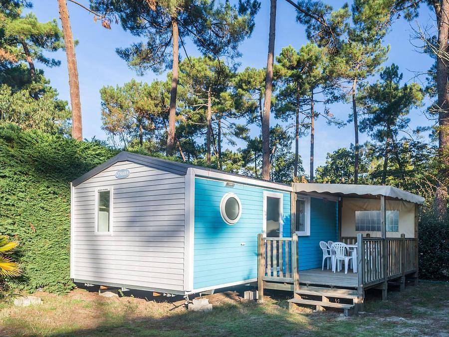 Camping Marvilla Parks - La Pinède - Mobilheim 4 personen - Mobilheim | Comfort | 2 Zi. | 4 Pers. | Erhöhte Terrasse | Klimaanlage | Tv in Les Mathes, Côte de Beauté