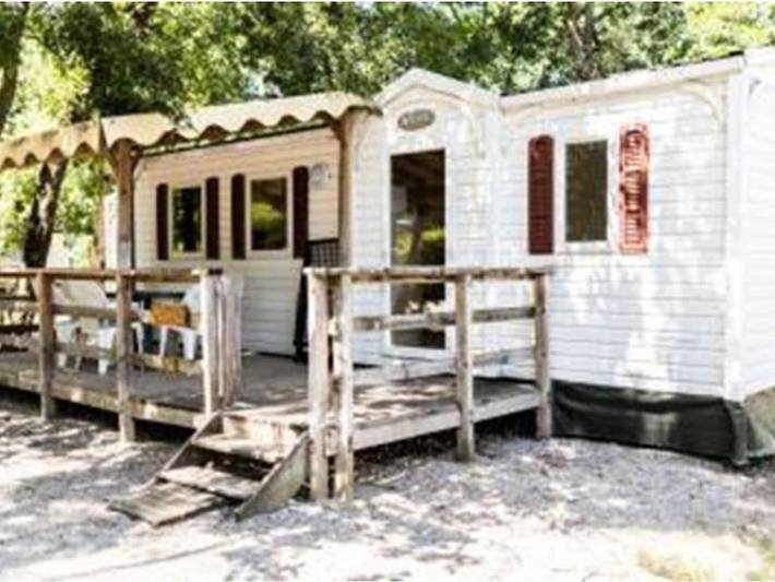 Camping pour 6 personnes, avec piscine et terrasse