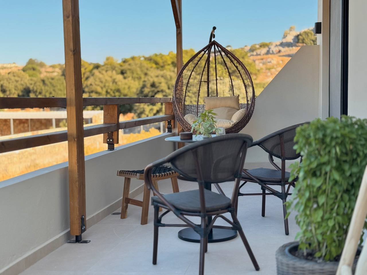 Ganze Wohnung, Apartment 'Flaccida' mit Bergblick, Wlan und Klimaanlage in Rhodos