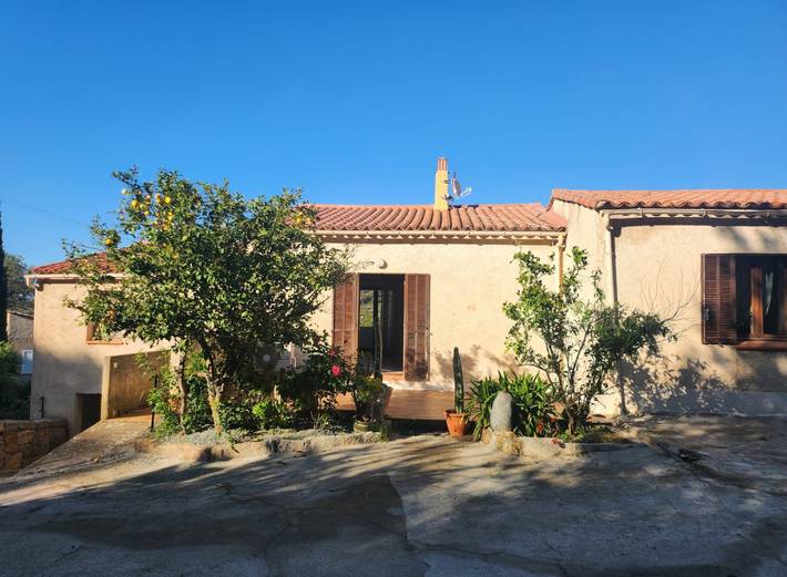 Gîte pour 6 personnes, avec terrasse et jardin à Cateri