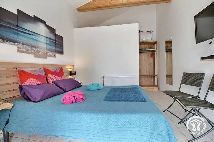 Location de vacances pour 2 personnes, avec terrasse ainsi que piscine et jardin à Béganne - 3