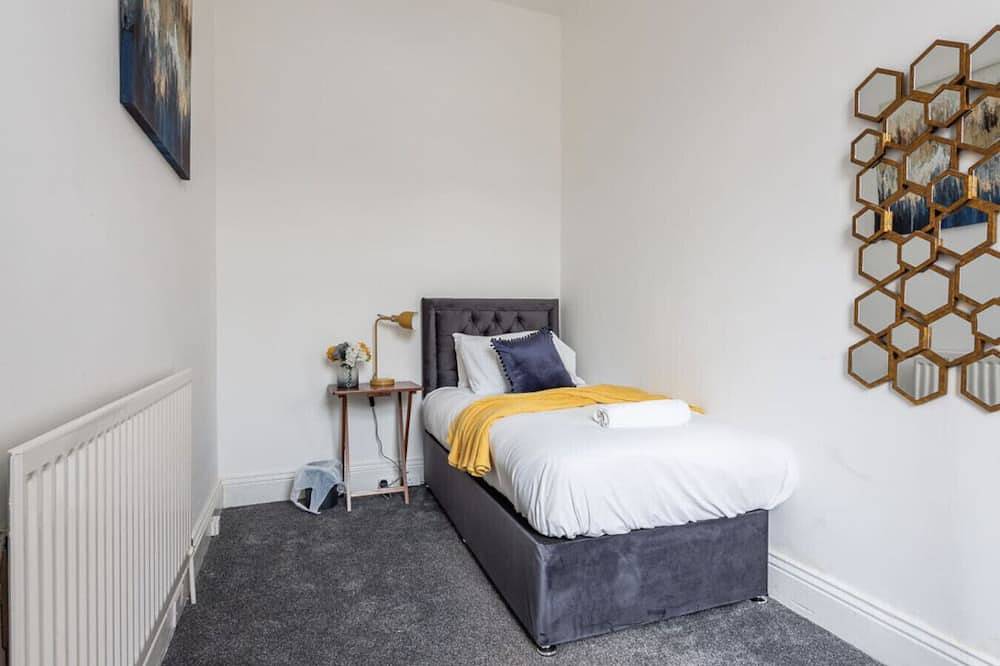 Newly Renovated 3Br House near hospital & uni in Sunderland
