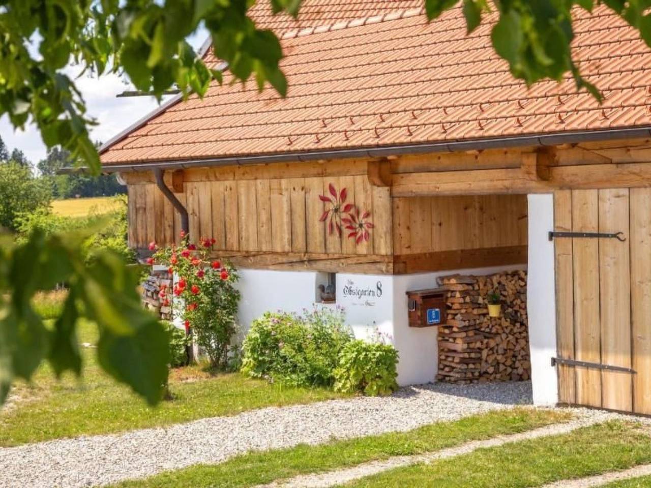 Ganze Wohnung, Mit Blick auf das Wasser in Aßling, Oberbayern