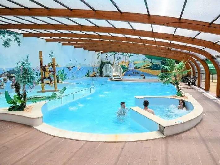 Camping pour 6 personnes, avec piscine et terrasse, animaux acceptés