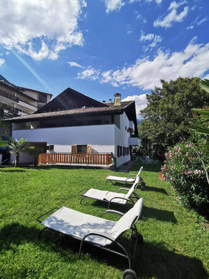 Hotel Eden Guesthouse in Marling, Massif de l'Ortles