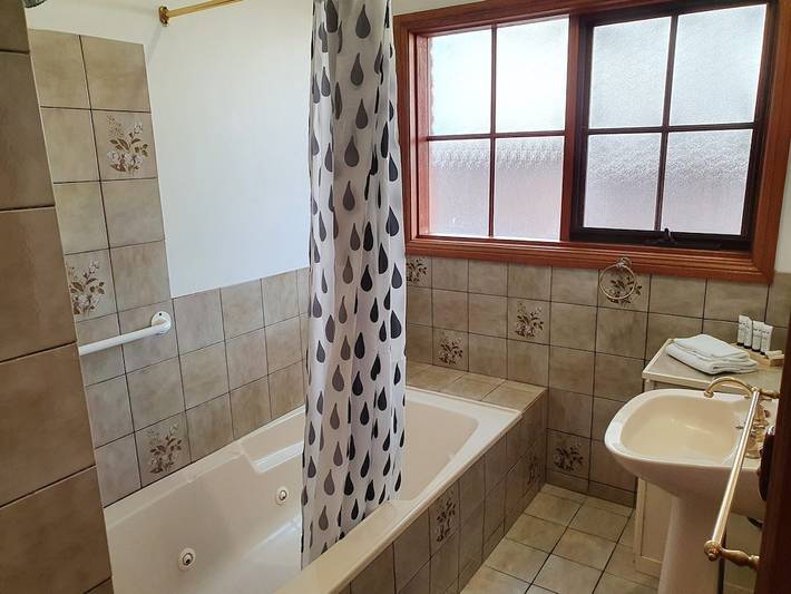 Holiday home for 10 people, with garden, with pets in Robe