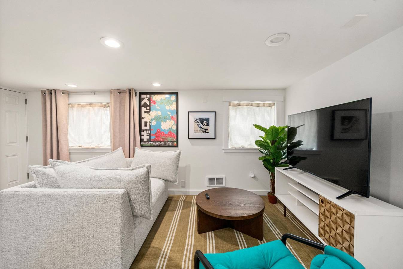 Modern 1Br Basement Suite | Workspace + Laundry in Seattle, King County