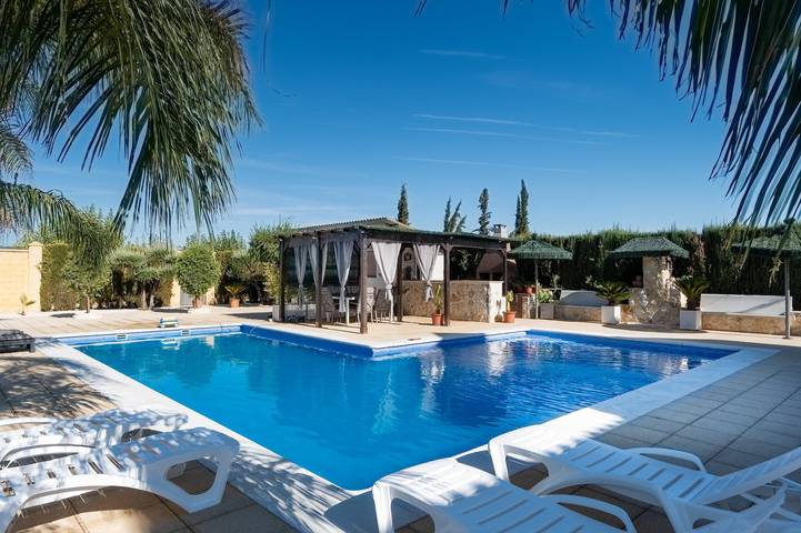 Apartamento para 8 personas, con Balcón además de Jacuzzi y Jardín