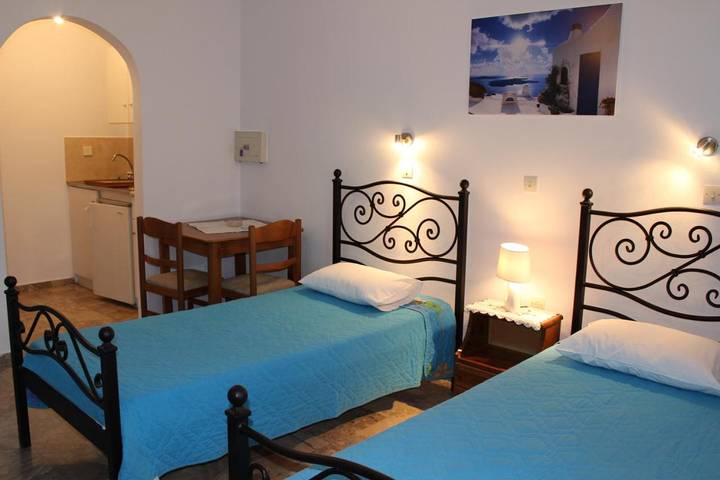 Gîte pour 2 personnes, avec vue et jardin à Perissa - 3
