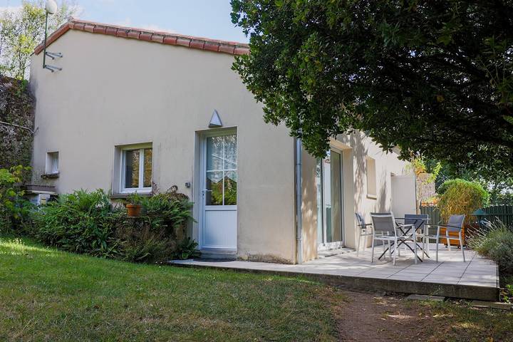 Gîte pour 5 personnes, avec terrasse et jardin