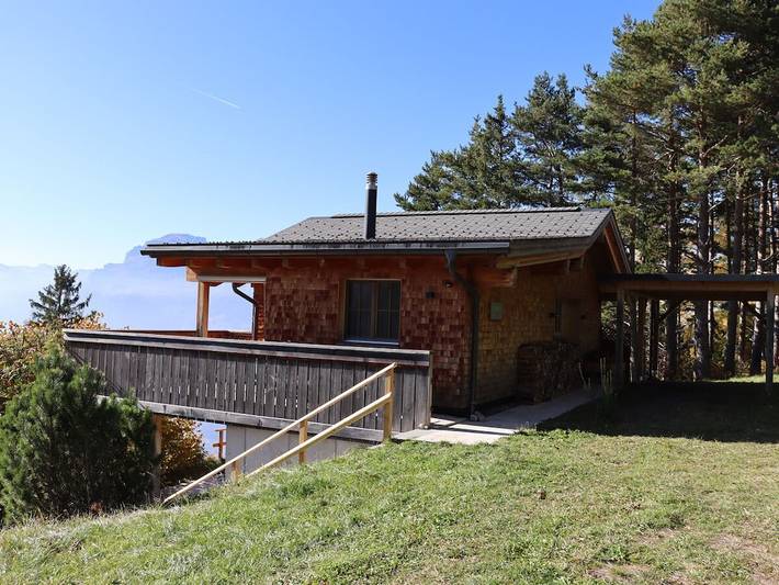 Hütte in Triesenberg mit Schwimmbecken in Triesenberg, Rätikon Gebirgsgruppe