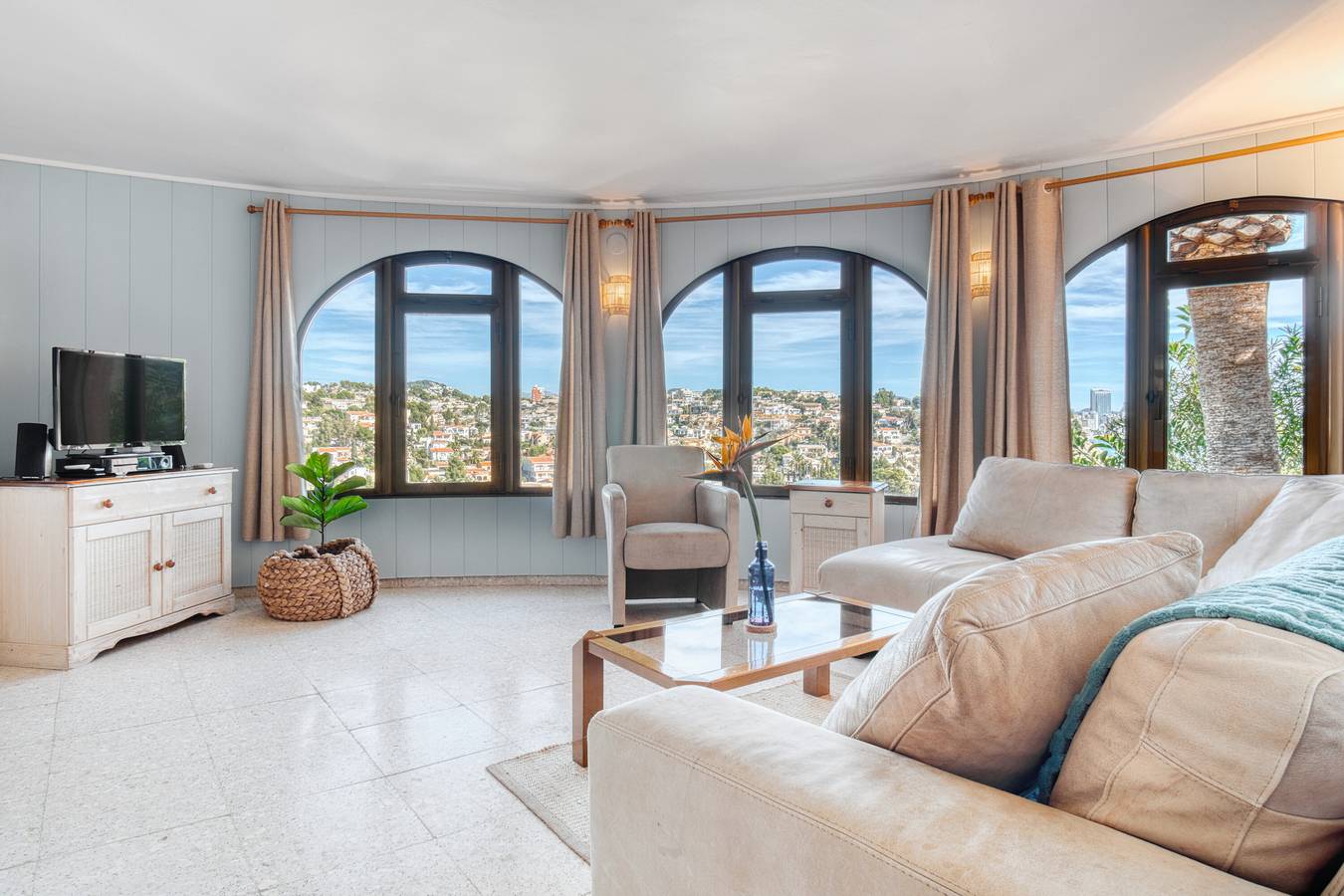 Apartamento entero, Apartamento Vacacional "Charissa" con Vistas al Mar, Piscina Compartida y Wi-Fi in Maryvilla, Costa Blanca