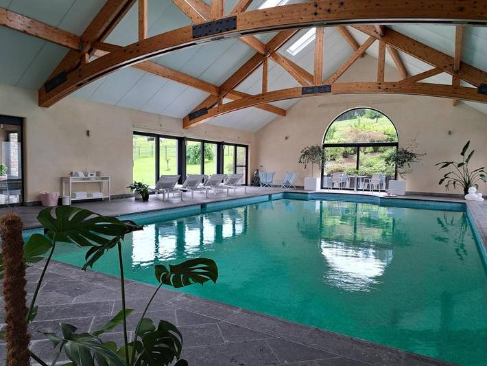 Location de vacances pour 4 personnes, avec vue ainsi que piscine et jardin à Rendeux - 3