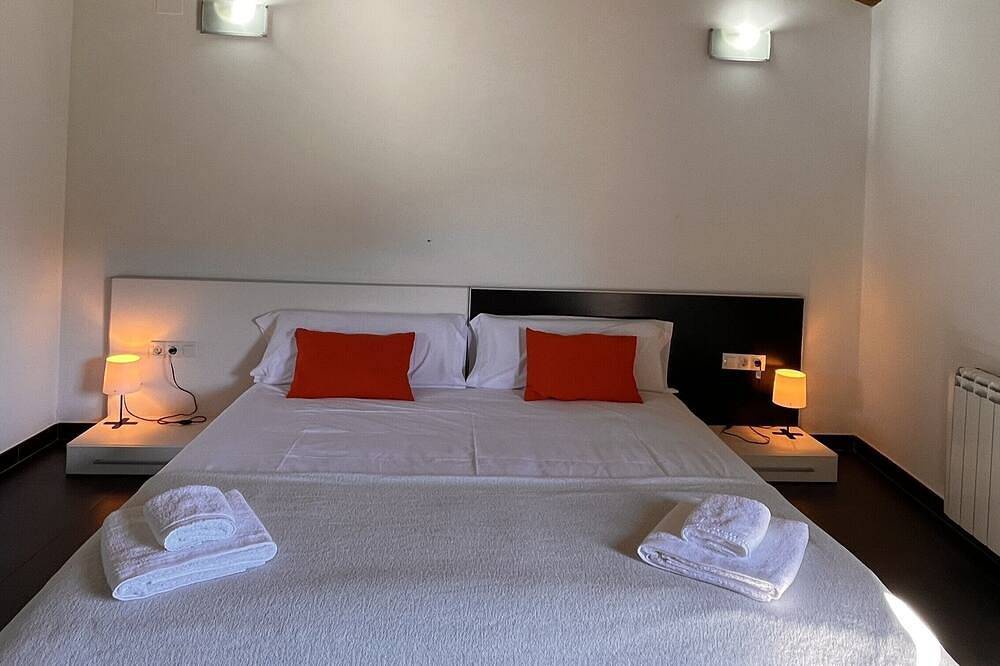 Holiday Home 'Casacastillo28' with Mountain View, Wi-Fi and Air Conditioning in Peñarroya de Tastavins, Teruel Region