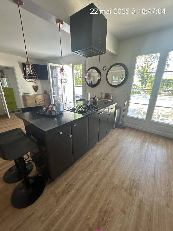 Location de vacances pour 10 personnes, avec piscine ainsi que jardin et jacuzzi à La Brée-les-Bains - 4