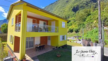 Gîte pour 8 personnes, avec jardin et vue à Hell-Bourg