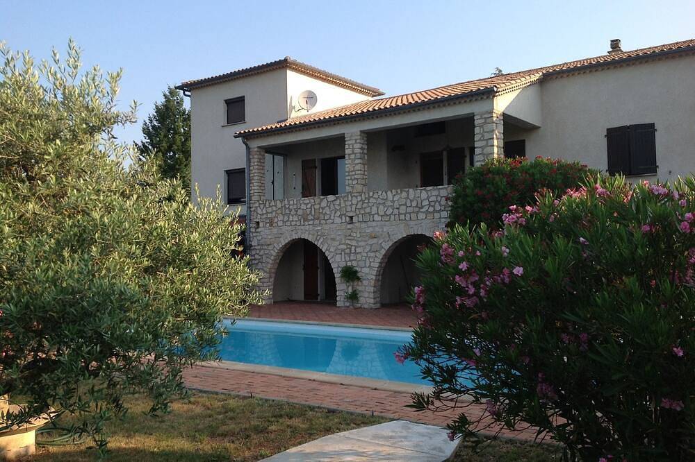 Belle propriété privative et calme,  grande piscine in Lagorce, Ardèche