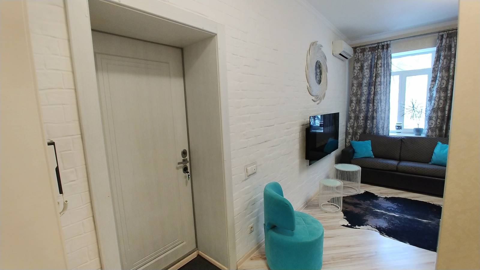 Ganze Wohnung, Luxuriöse 3-Zimmer-Wohnung im Herzen von Kiew in Kiew, Ukraine