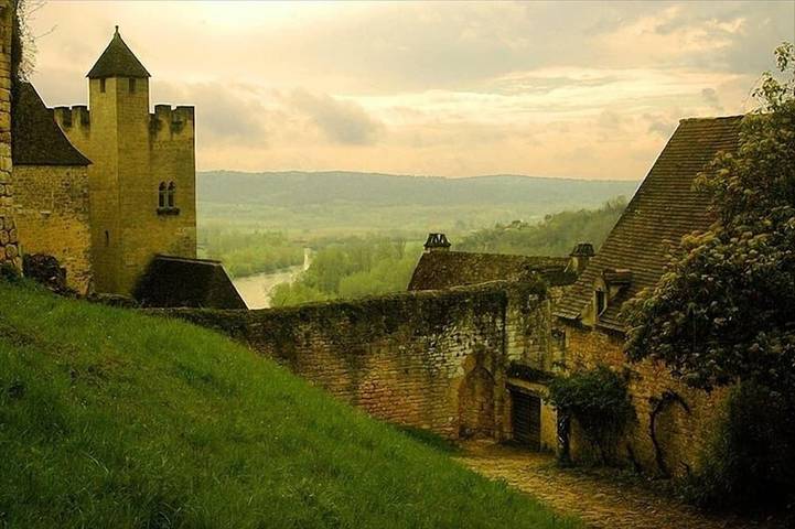 Gîte pour 6 personnes, avec jardin et balcon à Beynac-et-Cazenac