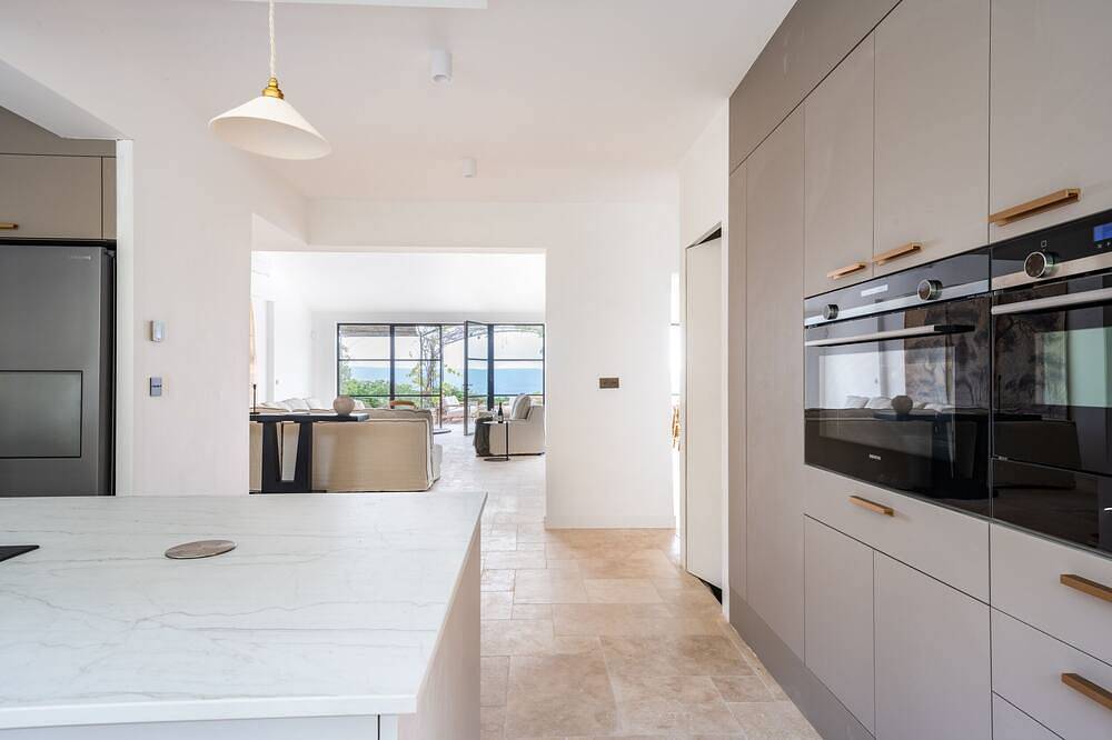 Luxury villa in Gordes With Exceptional Views, Not Overlooked, Sleeps 16 in Murs, Regionaler Naturpark Luberon