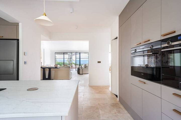 Luxury villa in Gordes With Exceptional Views, Not Overlooked, Sleeps 16 in Murs, Regionaler Naturpark Luberon