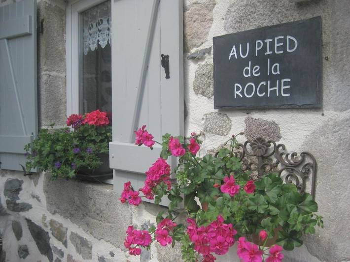 Gîte pour 2 personnes, avec Balcon et Terrasse ainsi que Jardin et Vue à Roche-en-Régnier