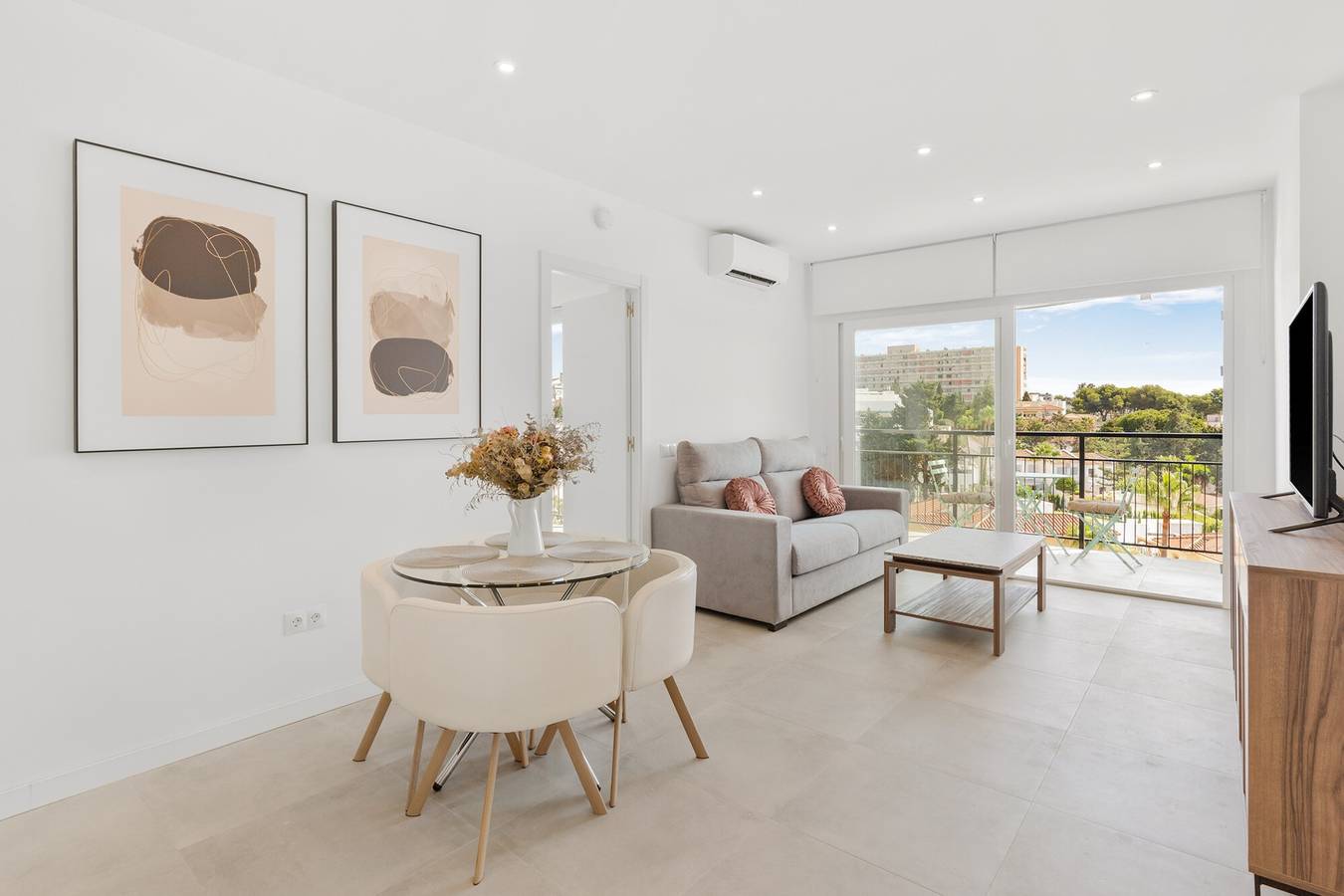 Appartement entier, Appartement 'Mar Del Sur' avec vue sur la mer, Wi-Fi et climatisation in Benalmádena, Costa del Sol