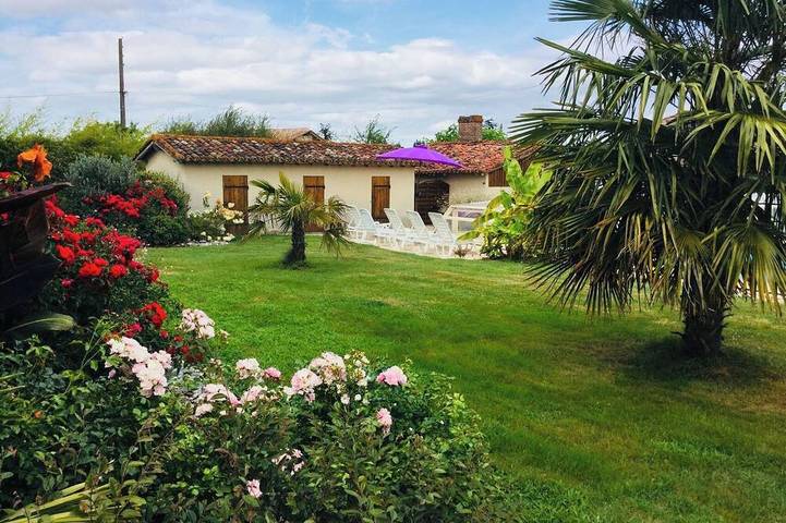 Location de vacances pour 6 personnes, avec terrasse et jardin à Échourgnac