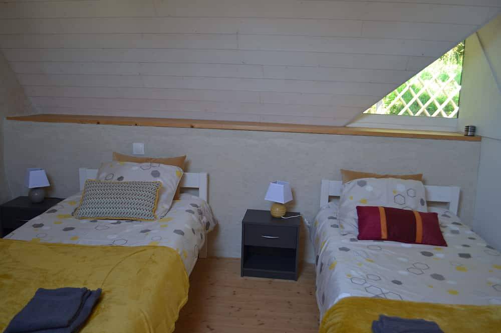 Maison rénovée dans les Monts d'Arrée, classée meublé de tourisme 3 étoiles. in Botmeur, Région de Châteaulin