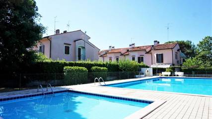 Ferienhaus für 7 Personen, mit Garten und Pool sowie Terrasse in Porto Santa Margherita