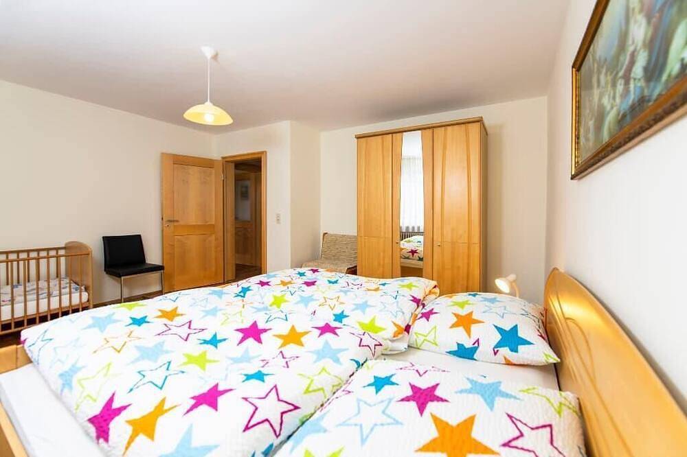 Ganze Wohnung, Große gemütliche Ferienwohnungen mit Balkon in ruhiger Lage in Moosbach, Naturpark Nördlicher Oberpfälzer Wald