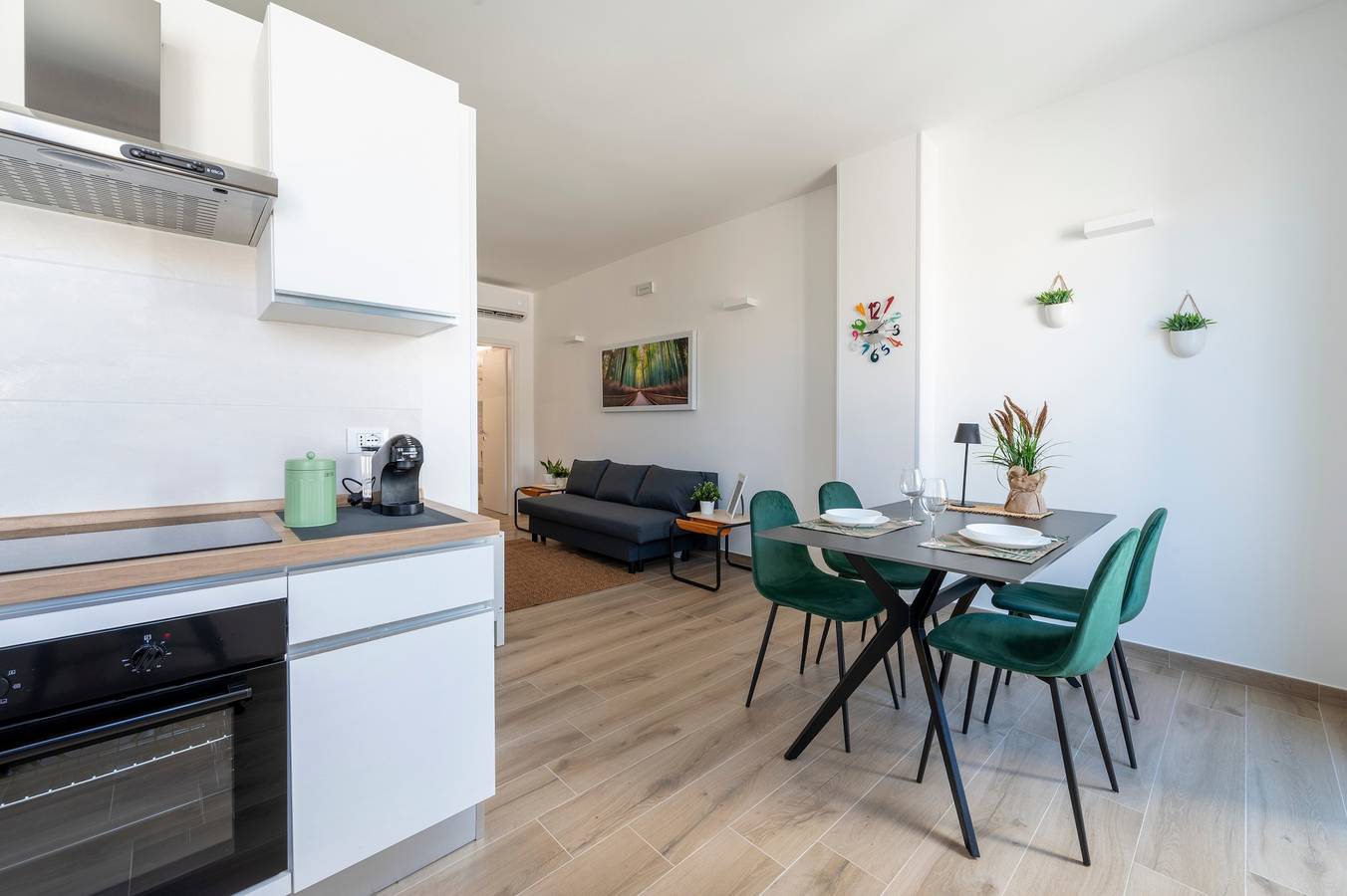 Appartamento intero, Appartamento 'Ingrosso Suites - Green' con terrazza privata, Wi-Fi e aria condizionata in Castri di Lecce, Provincia di Lecce