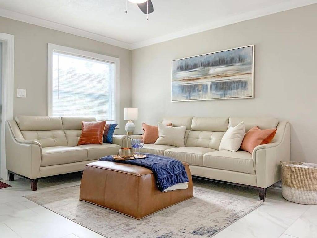 Charming home Near Tpa and Bucs stadium! Ev Charger and Jacuzzi! in Tampa, Tampa Bay