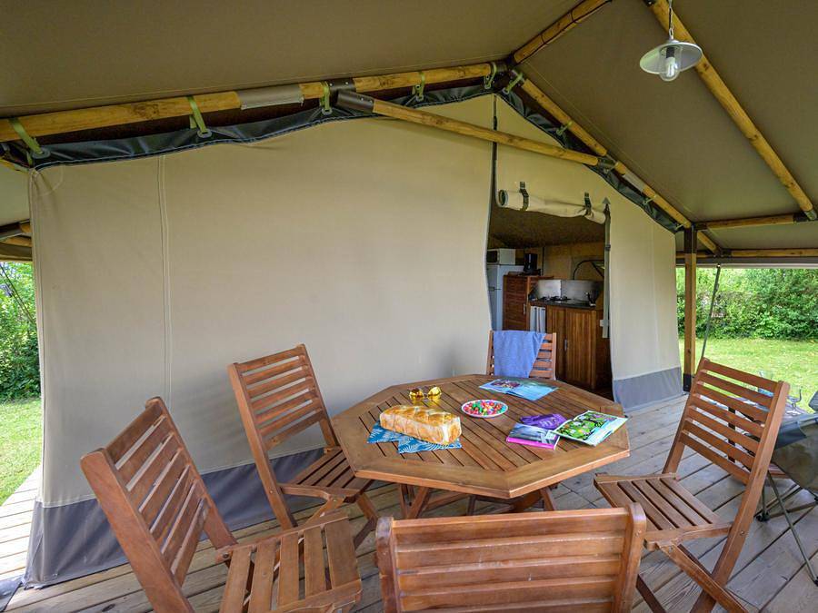 Camping Le Château - Safarizelt 5 personen - Lodge Kenya Confort 35m² 2 Zimmer + Überdachte Terrasse 4/5 Pers. in Hauterives, Valence und Umgebung