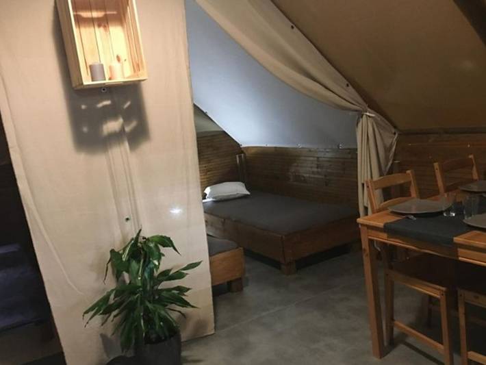 Camping pour 4 personnes, avec vue sur le lac et terrasse, animaux acceptés dans Saône-et-Loire - 3
