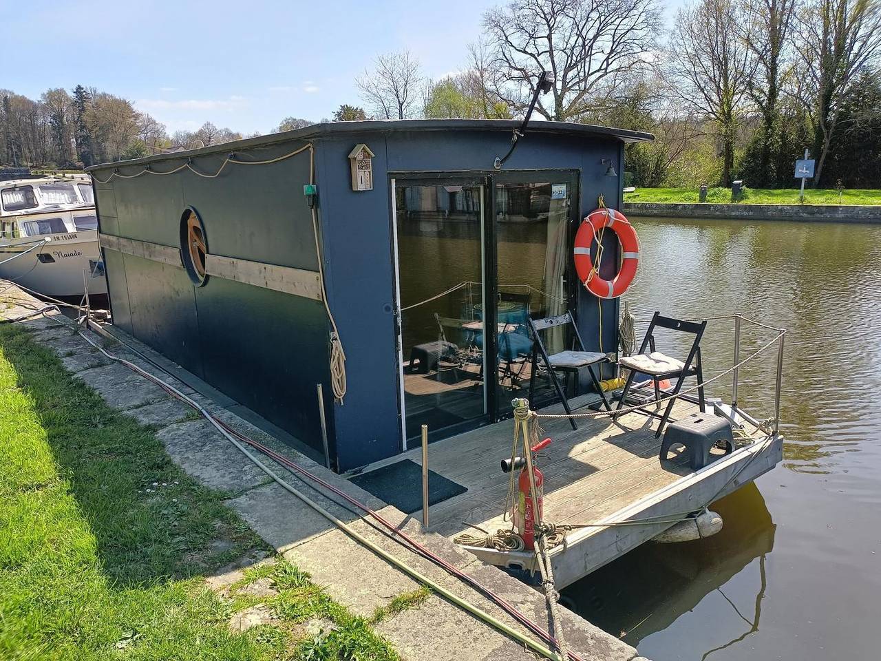 Ille Flottante - House Boat Musicarium in Hédé-Bazouges, Région de Rennes
