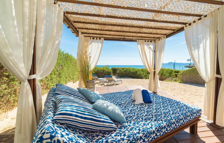 Sea View Apartment with Terrace, AC & WiFi, 100m to Beach in Playa de Muro, Muro