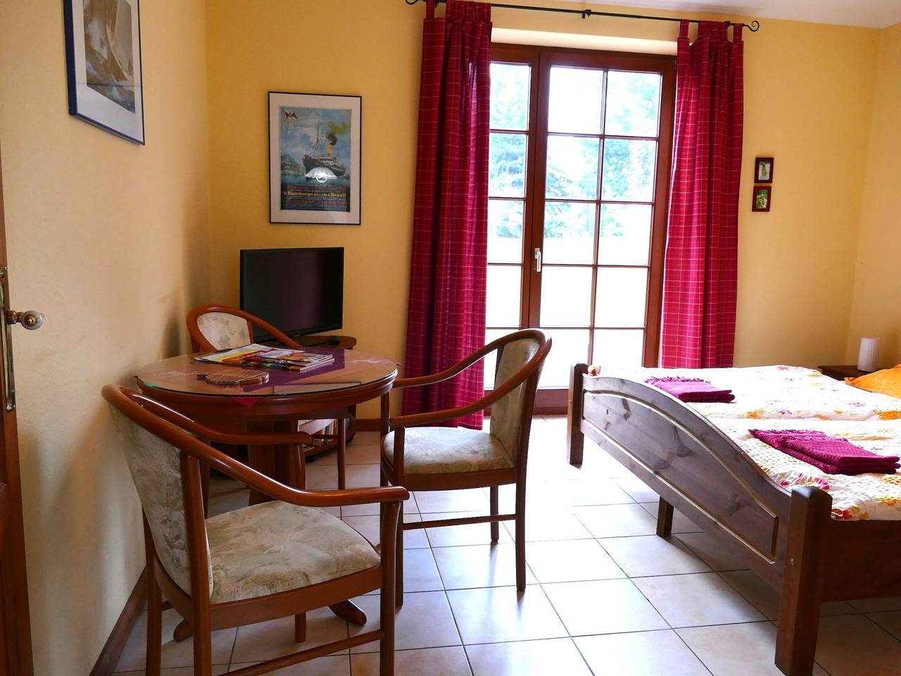 Apartamento entero, Apartamento 'Haus Achterwiek - Ferienwohnung' con terraza, jardín y wifi compartidos in Mahlzow, Wolgast