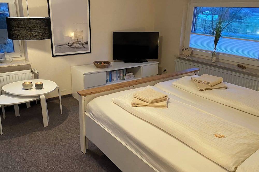 Ganze Wohnung, Sehr schöne Ferienwohnung „Falkenhus“mit neuem Anstrich und neuem King Size Bett in Wiesmoor, Nordseeküste