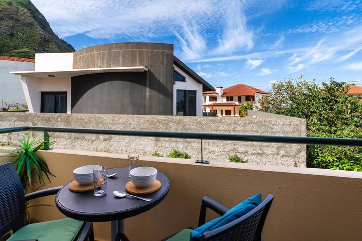Ganze Wohnung, Ferienwohnung für 4 Personen mit Balkon in Porto Moniz, Madeira