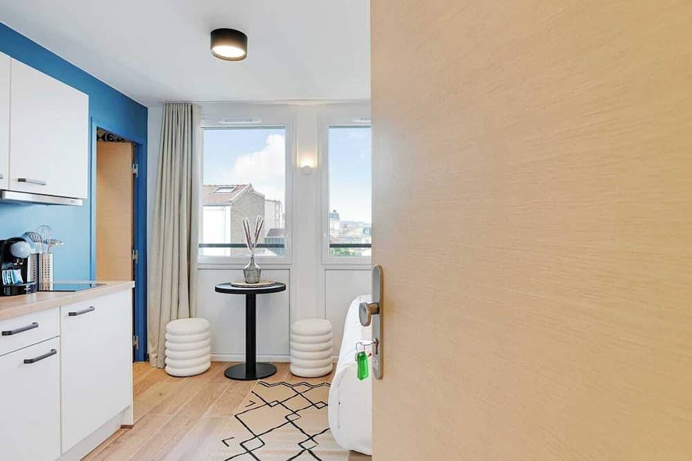 Entire apartment, Studio Jaurès #43- Rooftop & Ac in Vanves, Hauts-de-Seine