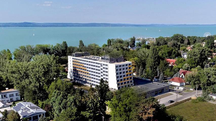 Hôtel pour 4 personnes, avec jardin ainsi que bassin pour enfant et piscine
