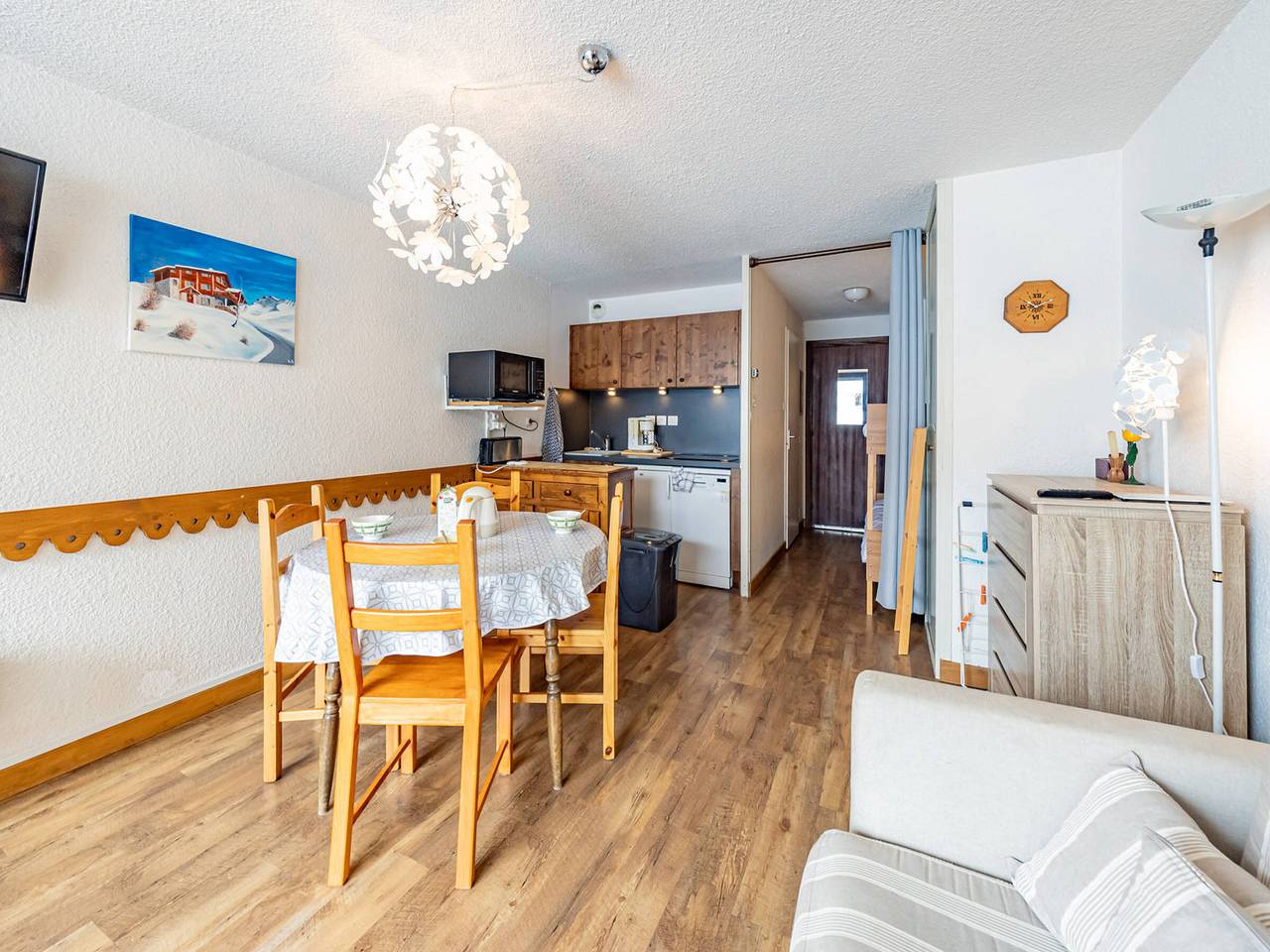 Entire studio, Modern Studio for 4, Ski-In/Out, Central Location, Panoramic Mountain Views in Saint-François-Longchamp, Le Grand Domaine