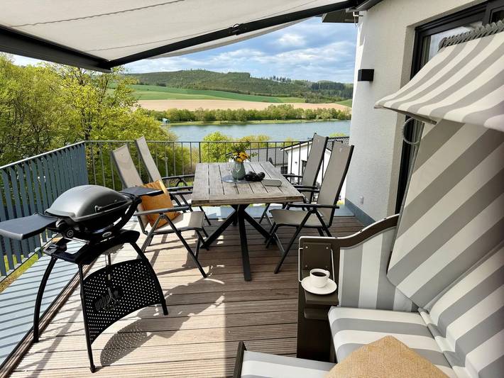 Ferienhaus für 6 Personen, mit Balkon und Terrasse sowie Sauna und Seeblick in Diemelsee